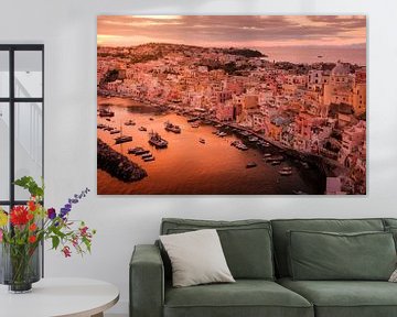 Marina di Corricella, kleurrijke haven van Procida, Napels, Italië van Melissa Peltenburg