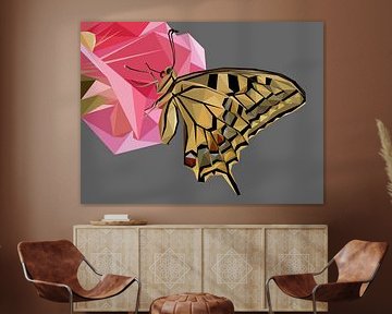 Papillon jaune sur fleur rose