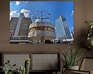 Horloge universelle populaire sur l'Alexanderplatz à Berlin-Est sur Silva Wischeropp