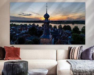 De Gasthuistoren in Zaltbommel bij zonsondergang