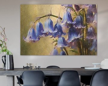 Jacinthes de bois bleues dans une lumière douce sur Whale & Sons