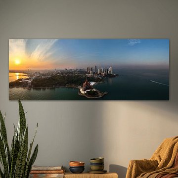 Aube au Sanctuaire de la Vérité à Pattaya