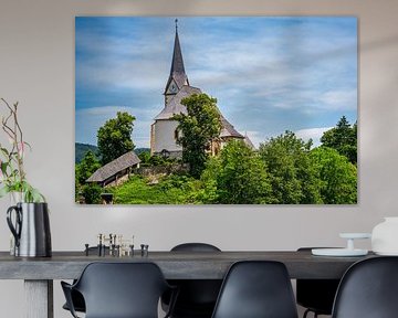 Vue des églises de Maria Woerth sur le lac Woerthersee en Autriche.
