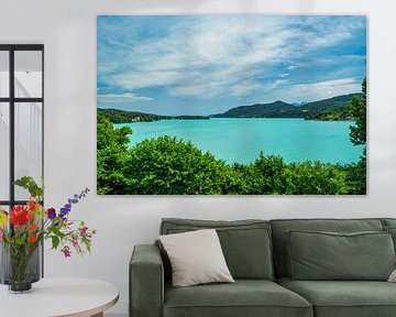 Vue du paysage riverain de Maria Wörth sur le lac Woerth