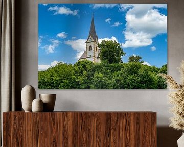 Vue des églises de Maria Woerth sur le lac Woerthersee en Autriche.