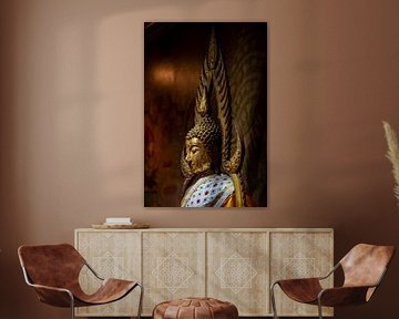 Seitenansicht Goldener Buddha des Wat Phra Yai -Jomtien