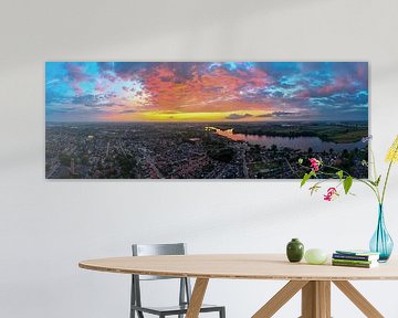 Kleurenpracht boven Kerkdriel: Een zonsondergang panorama van Franklin Driessen