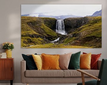 Waterval Svodufoss met Snaefellsjökull in mist van Marcel van Oene