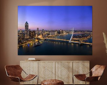 Rotterdam skyline nachtelijk uitzicht bij Erasmusbrug over de Nieuwe Maas van Sjoerd van der Wal Fotografie