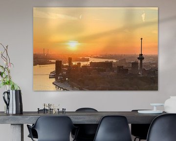 Euromast in Rotterdam tijdens zonsondergang over de Nieuwe Maas van Sjoerd van der Wal Fotografie