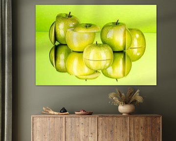 Reflektierte grüne Äpfel von Alexander Baumann