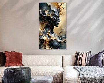 Femme érotique dans un fleuve de marbre et d'or - Fragment d'une figure entre silence, force et transformation