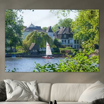 Segelboot und Noble Wohngebäude am Langen Zug