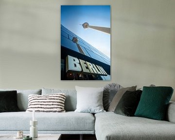 Berlijnse televisietoren met belettering