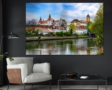 Vue sur le Danube vers la vieille ville historique de Neuburg sur ManfredFotos
