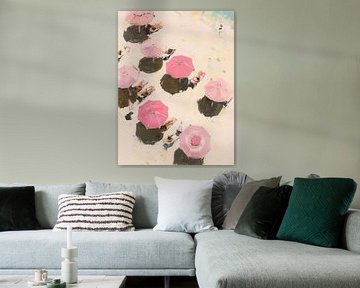 Zomers Siësta onder Roze Parasols – Strandleven van Boven van But First Framing