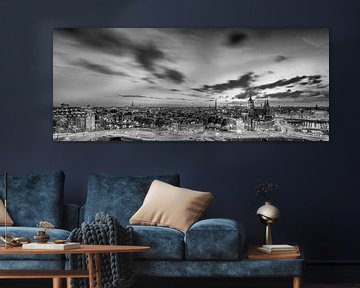Panorama: Uitzicht over Amsterdam (zwart-wit) van John Verbruggen