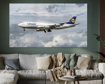 Atterrissage d'un avion de ligne Boeing 747-8 de la Lufthansa. sur Jaap van den Berg