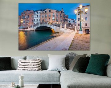 Pont sur le canal à Venise le soir sur Martin Wasilewski