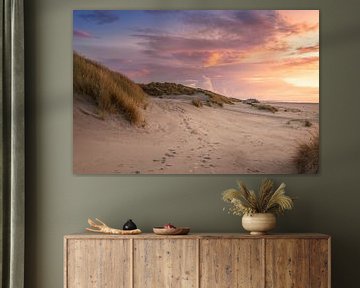 Duinen bij Nes met uitzicht op strandpaviljoen Sjoerd bij zonsondergang – Ameland van KB Design & Photography (Karen Brouwer)