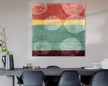 Abstracte vormen en lijnen in gedempt terracotta, saliegroen, geel en wijnrood van Abstract Minimalist Art