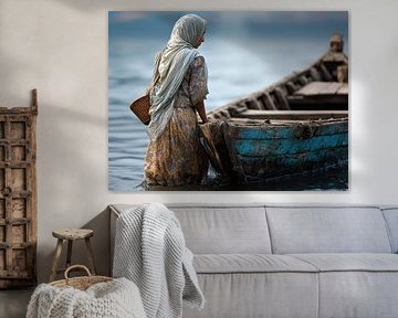 femme avec bateau sur Egon Zitter