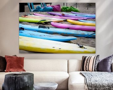 Bildende Kunst | Farbige Surfbretter | Strand von BY Patries
