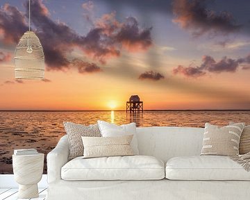 Een mooie zonsondergang bij de uitkijkpost De Kalkman op de Engelsmanplaat in de provincie Friesland