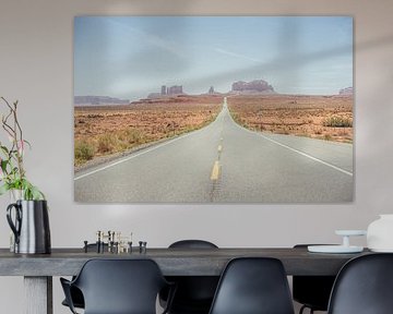 Highway durch Monument Valley von Patrycja Polechonska