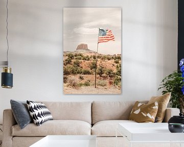 Amerikanische Flagge an Wild West Landschaft von Patrycja Polechonska