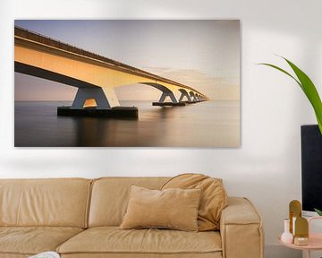 Verbinding in Gouden Licht: Zeelandbrug in de Ochtendzon van Hevonax Photography