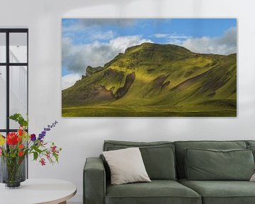 Lumière d'été sur les montagnes près de Vík sur Marcel van Oene