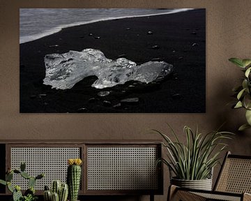 Diamond Beach – ijs als kristallen op zwart lavazand van Stedelijke landschappen - Rick Van der Poorten Fotografie