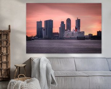 Het cruiseschip Queen Anne in Rotterdam tijdens de zonsopkomst van MS Fotografie | Marc van der Stelt
