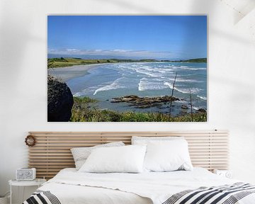 Incoming waves at Tauranga Bay by Frank's Awesome Travels