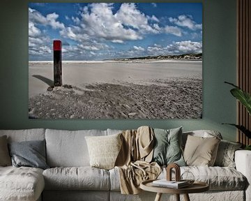 Strand Terschelling met strandpaal van Jan Sportel Photography