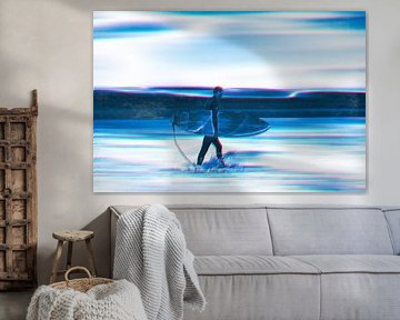 Blue Surf - Abstract strandtafereel met surfer van Dirk Wüstenhagen