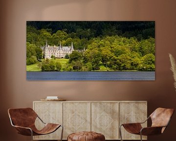 Tigh Mor Mansion on the shores of Loch Achray, Schotland by Johan Zwarthoed