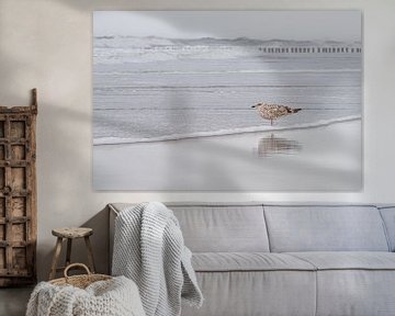 Serene rust op het strand van Marjolijn van den Berg
