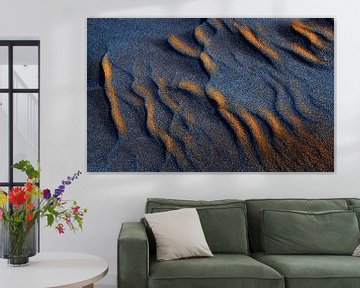 Zand ribbels in het gouden licht van de zonsopkomst van Chris Stenger