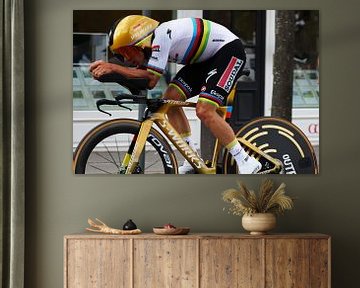 Remco Evenepoel auf seinem goldenen Zeitfahrrad von FreddyFinn