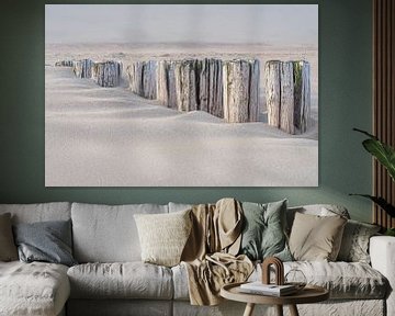 Golfbrekers verdwijnen in het strand van Marjolijn van den Berg