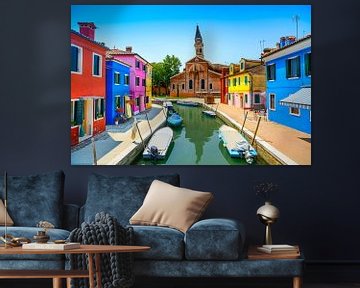 Maisons colorées et clocher le long du canal de l'île de Burano sur Stefano Orazzini