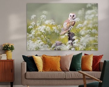 kerkuil tussen de bloemen van Ina Hendriks-Schaafsma