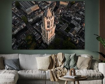 De Domtoren van Utrecht in het gouden ochtendlicht van Bas van Setten