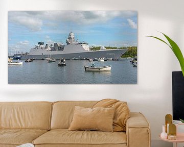 Zr.Ms. Evertsen luchtverdedigings- en commandofregat. van Jaap van den Berg