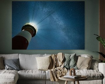 Sterrenhemel boven vuurtoren Westkapelle van Thom Brouwer