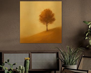 Einsamer Baum auf goldenem Hügel