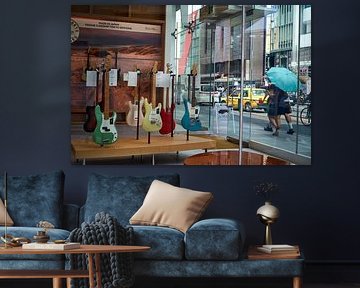 Fender gitaren, Ginza, Tokyo van André Bouterse