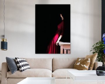 Elegantes rotes Kleid Wandkunst - Mysteriöse Frau im Schatten